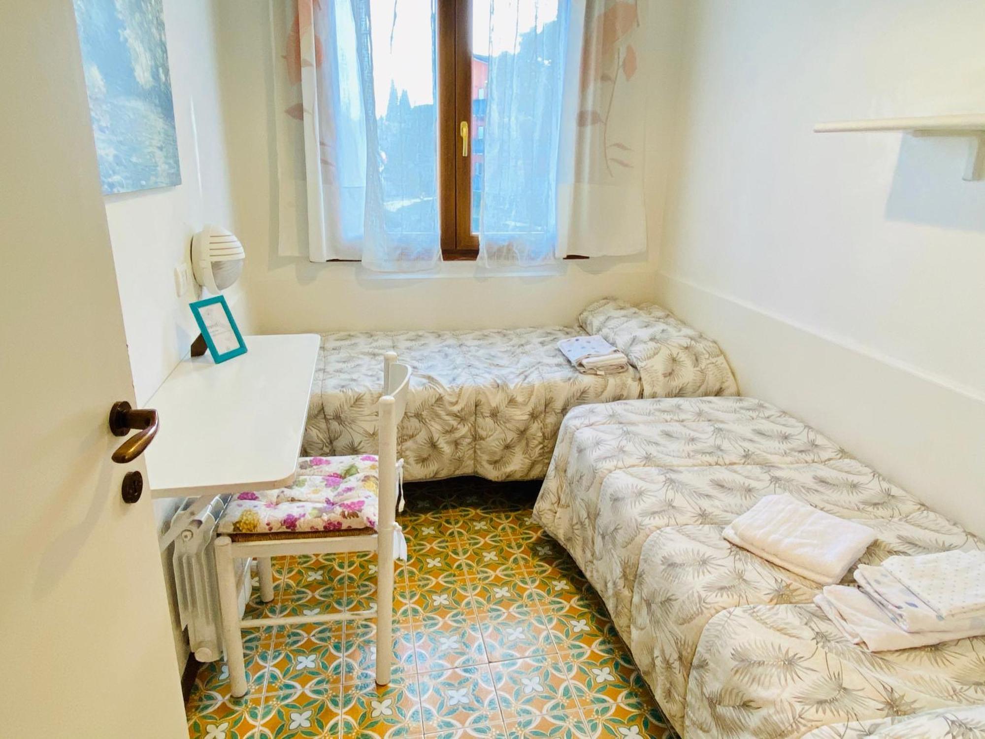 Residenza Cappuccini Aparthotel Peschiera del Garda Rum bild